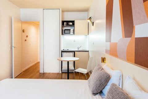 Położony na obrzeżach stolicy, niecałe 20 minut od La Défense, Aparthotel Adagio access Paris Asnières*** oferuje 135 apartamentów, w pełni umeblowanych, zw pełni wyposażoną kuchnią, aby zagwarantować optymalny komfort. Codziennie rano do Państwa dys...