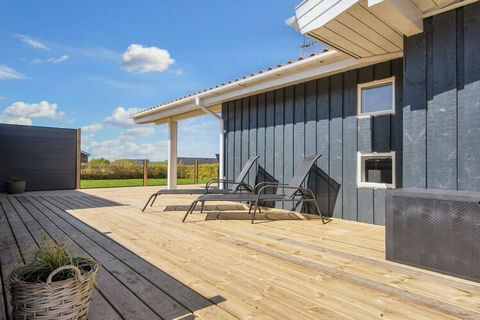 Attraktiv gelegenes, renoviertes Ferienhaus, nur etwa 200 m vom Limfjord und einem kinderfreundlichen Strandufer entfernt. Zudem befindet sich ein großer Spiel- und Bolzplatz in der Nähe. Das Ferienhaus ist praktisch und familienfreundlich eingericht...