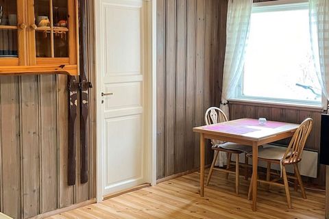 Cozy holiday home with panoramic views of the lake Oppstrynsvatnet. Boathouse and rowing boat. The holiday home consists of two units: Holiday apartment 43991 on the ground floor, and holiday apartment 43992 located on the 1st and 2nd floor in additi...