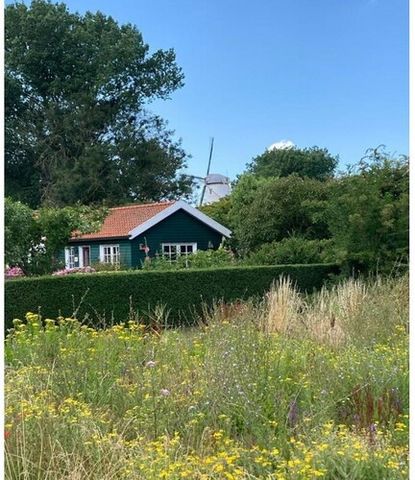 Traumhaftes und luxuriöses Ferienhaus in Zeeland für vier Personen. Sie wohnen nur einen Steinwurf vom Nordseestrand entfernt. Ein gemütliches Ambiente auf 85m² mit 3 Schlafzimmern, Badezimmer im OG und Gäste-WC im EG lädt zu einem entspannten Urlaub...