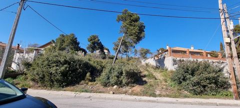 Magnificent urban plot immediately for building, located in a residential area, facing south. Natural surroundings with beautiful views and a lot of tranquility, in an urbanization with pavement, sidewalks, low voltage electricity throughout the urba...