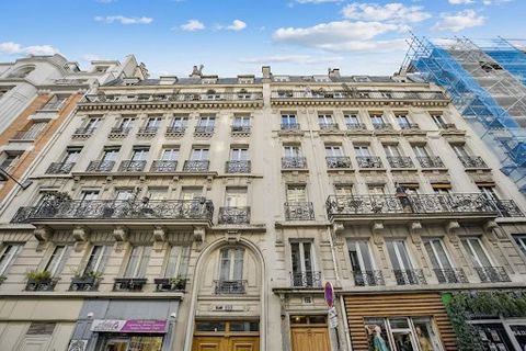 Exclusivité - rue Doudeauville 75018 Paris - Au 1er étage - 2 pièces (47,06 m2 (loi Carrez) donnant sur cour au calme. Aucun travaux à prévoir - refait en 2017. Plan optimisé : entrée, cuisine équipée et aménagée donnant sur le salon/salle à manger (...