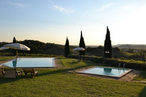 Este apartamento fue creado dentro de una casa de campo en el corazón de la Toscana, es un negocio familiar en una posición estratégica que le permite visitar las ciudades más importantes de la región sin renunciar al poder relajante de la naturaleza...