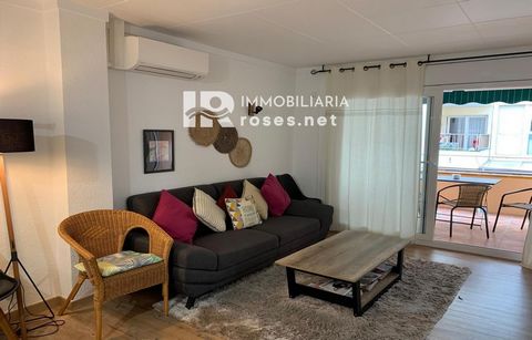 Energy Certificate: SPSVS91DK Discover this renovated apartment in the heart of Roses, a unique opportunity not to be missed! With its 75 m², it offers three spacious bedrooms and a modern bathroom with a walk-in shower. The fully equipped kitchen is...