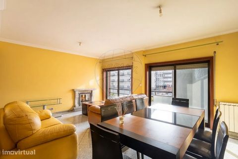 3 bedroom apartment for sale in the center of Águeda Located in the heart of Águeda, this fantastic apartment on the 2nd floor, with elevator, offers the comfort and convenience of living in the city, with all amenities at your fingertips. This prope...