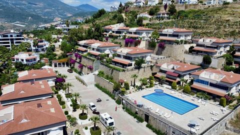 ALANYA/KARGICAK 1 KM VAN DE ZEE 2+1.110 M2, MET TUIN VOLLEDIG GEMEUBILEERD 1 Badkamer -1 WC -1 Balkon Zwembad -Kinderbad Turks stoombad en sauna Fitness - Tuin Camera - 24/7 beveiliging Open Parkeren - Generator SPORTVELDEN NEEM CONTACT MET ONS OP VO...