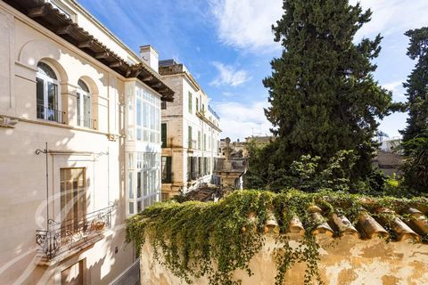 Located in the heart of Palma's old town, in the historic district of La Calatrava, this property, refurbished in 2024 combines 13th-century charm with all modern comforts. Just steps away from Palma Cathedral and the ‘Bishops Gardens’, this home is ...