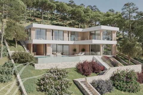 This 1326 m2 plot is located in a quiet location between Santa Ponsa and Costa de la Calma and enjoys 180º views of Santa Ponsa, the mountains and the sea. It is sold with a project of a modern style villa with a constructed area of 454 m2 consisting...