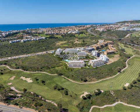 Il s’agit d’un nouveau développement impressionnant situé à Calanova Golf, Mijas Costa, Malaga. Ce projet de luxe, avec l’exclusivité d’être la seule agence à le proposer, offre une variété d’options de logement, notamment des appartements au rez-de-...