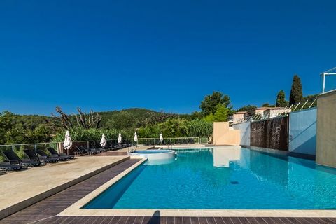 Perched between Cannes and St-Tropez, just 7km from Callian and Fayence, the Residence Vacanceole Domaine de Camiole welcomes you in the heart of the Canton of Fayence and its 8 perched villages, in a 7-hectare pedestrian and green park. You can enjo...