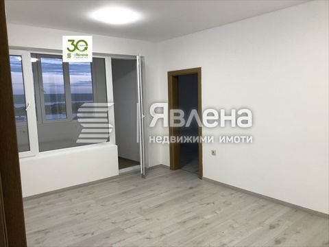 ID:152375 Apartment, with the following layout: living room with separate kitchen; three bedrooms; fully equipped bathroom with water heater and separate toilet; closet and terrace in front of the living room. The apartment is after a major renovatio...