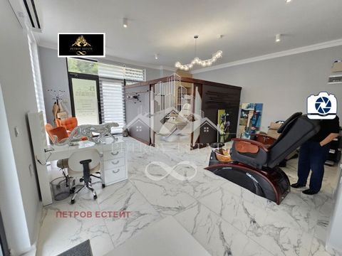 Nous proposons à la vente un salon de beauté exquis situé dans un quartier extrêmement prisé de Velingrad. Cette propriété représente une excellente opportunité pour toute personne souhaitant investir dans une entreprise florissante ou étendre son ac...