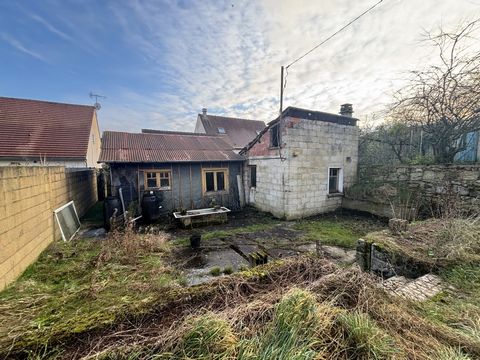 SOISSONS PREMIERE COURONNE - COMMUNE TRES PRISEE DU SOISSONNAIS - Terrain plat et clôturé de 447 m2 viabilisé à deux pas des commerces, et des grands axes routiers, commune recherchée disposant de commerces et d'écoles. 