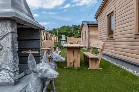 Maisons en bois confortables toute l'année à Duszniki Zdrój. Les maisons sont situées sur une colline surplombant le panorama d'une partie de la ville. Chaque maison dispose de : 2 chambres avec lits doubles, un séjour entièrement équipé (canapé conv...