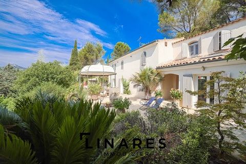 Llinares real estate offers you: LA CHARMANTE, a splendid family property composed of a modernized Provençal-style house of 260m2 and an equipped annexe of 60m2 located in an idyllic countryside setting on a spacious plot of 6400m². The bastide will ...