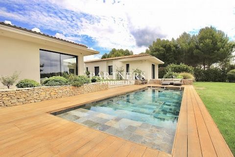 Partners Immobilier is delighted to present this sumptuous contemporary luxury villa located in Ventabren. This exceptional residence of 405m² on the ground harmoniously combines elegance and modernity, offering a privileged living environment. Upon ...