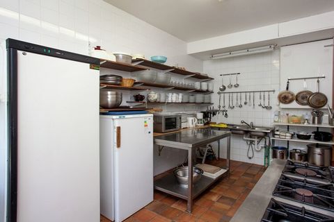 Cette spacieuse maison de groupe dispose d'un grand jardin traversé par la rivière Amblève. Il est particulièrement adapté aux vacances dans les Ardennes en famille. La maison est située près d'une route de raccordement, mais grâce à l'immense jardin...