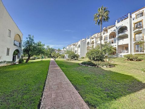 Charming Ground Floor Apartment in the Prestigious Gated Community of Las Acacias, Estepona We present a fantastic opportunity to live in an exclusive residential area surrounded by peace and natural beauty. This ground floor apartment features 3 spa...