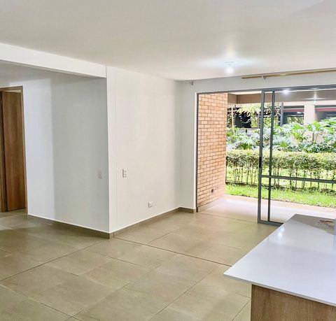 Apartamento en Sabaneta zona plana, a 10 minutos del centro, a 5 minutos del Mall Zona Sur y de la Universidad Ceipa,  77 m2, 3 habitaciones, 2 baños, 1 parqueadero y 1 cuarto útil. Unidad completa con piscina climatizada para adultos y niños, , zona...