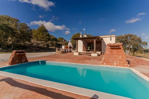 Discover this stunning estate located in a dreamy natural setting, ideal for those seeking peace and endless possibilities in a unique environment. The property features a charming cottage of approximately 30 m², thoughtfully designed with functional...