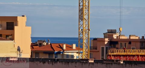 Alpes Maritimes (06) te koop in Roquebrune Cap Martin, groot appartement van ruim 72 m2 bestaande uit een woonkamer, een ingerichte keuken en 2 grote slaapkamers. Deze 4 kamers profiteren van toegang tot het grote terras van ongeveer 19 m2 vanwaar u ...