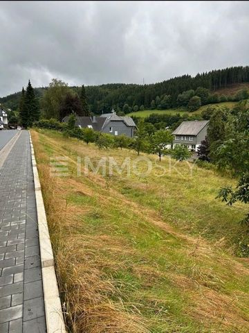 Droomt u van een eigen huis midden in de ongerepte natuur met een adembenemend panoramisch uitzicht? Dan is deze bouwkavel echt iets voor jou! De woning is gelegen in het binnengebied en moet daarom passen in het karakter van de directe omgeving conf...