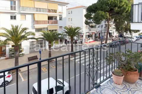 Spacious apartment of 145 m² in the area of Avenida La Nucía in Altea. Located close to most essential services and just a 5-10 minute walk from the beach and the centre of Altea, this apartment is ideal for those looking for comfort and spaciousness...