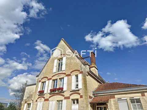 Bel appartement rénové dans une bâtisse pleine de charme située à Saint-Maximin à proximité immédiate de la zone commerciale. Situé au 2ème et dernier étage sans personne au-dessus il offre ainsi une belle vue dégagée. Séjour avec cuisine ouverte et ...