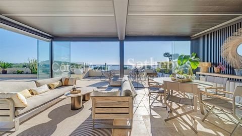 Charming apartment in a modern residence built in 2023, located in the town of Les Issambres with its Port offering direct acces to Saint-Tropez by boat.This fully equipped rooftop flat faces the sea and the Saint-Tropez habor. The expansive living s...