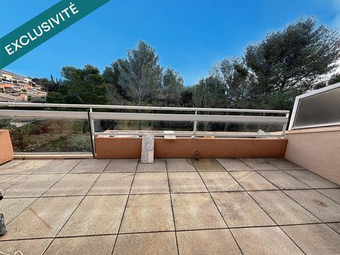 Découvrez en exclusivité cet appartement que je vous propose à Villeneuve-lès-Avignon ! Situé dans une résidence magnifique, cet appartement au deuxième étage profite d'une vue verdoyante sur le parc de la copropriété. Il comprend une entrée spacieus...