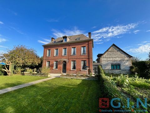 A la vente chez G.I.N Immobilier, à la Neuville-Chant-d'Oisel cette maison de maître avec sa dépendance faisant au total 276m2 sur une parcelle de 1080m2.   Venez découvrir cette magnifique propriété composée d'une maison principale faisant 110m2 ain...