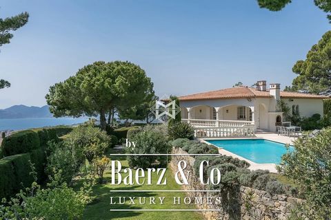 Located in absolute calm in a most select address, this splendid 300 m2 property offers an exceptional panoramic sea view. Built on a dominant position and landscaped grounds of 2000 m2 with swimming pool, this sumptuous 4-bedroom villa is enhanced b...