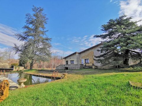 24590 SAINT GENIES. Maison d'habitation en pierre, terrain d'env. 23040 m². Prix de vente : euros (Honoraires charge vendeur). Située au coeur du triangle d'or du Périgord Noir, à 15 kms de Sarlat et 12 kms de Montignac Lascaux, proche du charmant vi...