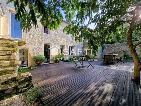 This superb charming property with the typical architecture of Bessin, erected in Caen stone, will totally seduce you. Entirely renovated by lovers of authenticity and art, it combines the old and the contemporary in its restoration and development; ...