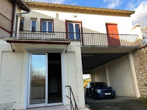 St Maixent 79400 -vaste maison de 7 ch au calme tout proche du centre ville. Prix : 166 380 euros Honoraires 3.99 % TTC inclus charge acquéreur, soit 160 000 euros net vendeur. Maison idéale pour une famille recomposée, a remettre au gout du jour au ...