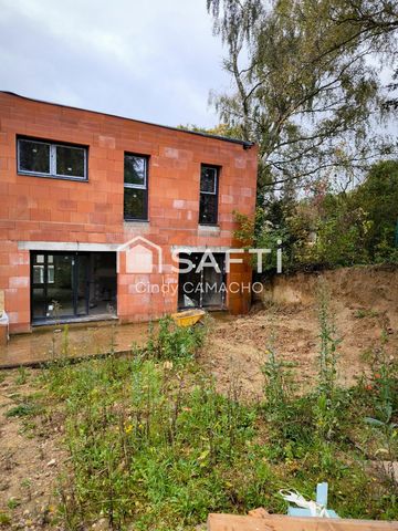 Située à Cagny (80330), cette maison bénéficie d'un emplacement idéal, proche des commerces, écoles et transports en commun. La ville offre un cadre de vie paisible, alliant tranquillité et praticité au quotidien. Cette maison sur une parcelle de 170...