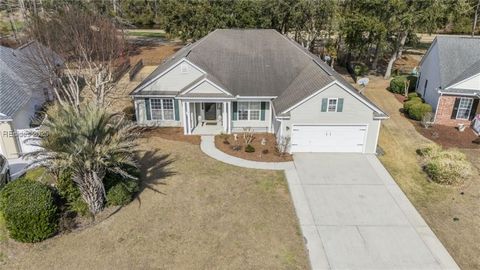 Rarely Available Parkway Model 2850 sq feet, $217.50 per sq ft, One of the lowest per square foot properties of this size available locally. This property backs to the sixth hole with wooded views on the semi-private Davis Love signature course. Comm...