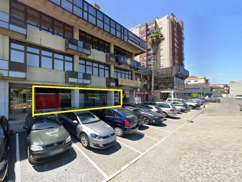 Grote ruimte, bestemd voor handel of diensten (winkel nr. 3) op de begane grond, in Flamenga, Loures. Winkel met een oppervlakte van 396 m2, bestaande uit serviceruimte, kantoren, kluisruimte, bijkeuken, sanitair, technische ruimte, enz... Onroerend ...