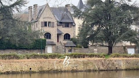 Construite dans les années 30, cette maison de caractère en granit à fière allure. Répartie sur deux niveaux (avec ascenseur) de plus de 178 m² habitables ne manque pas de charme. Légèrement en retrait du centre ville, elle dispose d'une agréable vue...