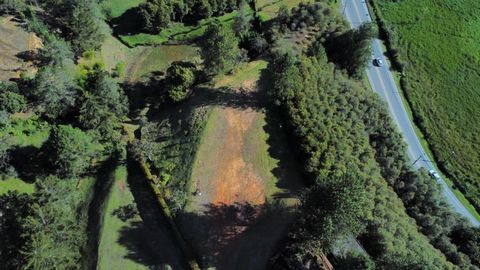 Spectacular lot of 4,052 m² for sale on the San Antonio - La Ceja road, located in an exclusive gated community with 24/7 surveillance.  It has an excellent construction index, ideal for developing your dream home or an investment project.  Its proxi...
