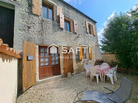 Located in the charming town of Saint-Pierre-de-Juillers (17400), 15 minutes from Saint-Jean-d'Angély (future thermal spa) and Matha, these properties offer a peaceful setting in the countryside, ideal for nature lovers looking for peace and quiet. O...