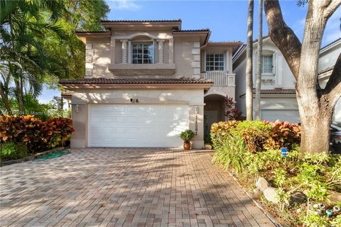 Gated residential community Resort Style in the spectacular DORAL ISLES MARTINIQUE. Incredible two-story Residence, 4 Bedrooms, 2 1/2 Baths, spacious Living Room with high ceilings and natural light, Kitchen with stainless steel Appliances and Granit...