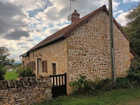 Huis van 95 m² met grond van 400 m² midden op het platteland van Brionnaise met de mogelijkheid om de uitbreiding van 86 m² op de grond van het huis en 2000 m² ook van grond te kopen. Gelegen in het hart van de Brionnais, biedt deze charmante halfvri...