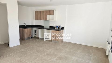 Venez découvrir à ELNE : Appartement T1 de 35 m² au 2nd étage dans une résidence avec ascenseur se trouvant à quelques pas du centre-ville et proche de toutes commodités. Résidence Park Avenue, T1 de 35 m² vendu avec terrasse et place de parking priv...