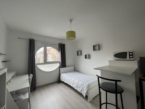 Studio Student Residence in the university sector. Sold furnished and rented with a rent of 350 €:month Entrance with large cupboard, living room with kitchinette, shower room with toilet. The residence has a caretaker and a laundry service. Features...