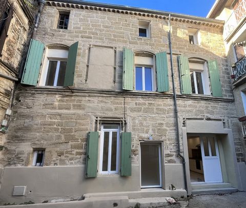 Belle maison de caractère de 200m2 avec 5 chambres en parfait état au cur historique de Roujan