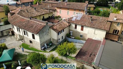 Immobile con Agevolazione fiscale del 50%.... Capaci muratori e pratici delle ristrutturazioni, vendesi in Passirano Franciacorta....in centro paese, zona tranquilla, vendesi in casa a corte, indipendente e spazioso appartamento con ampio sottotetto,...