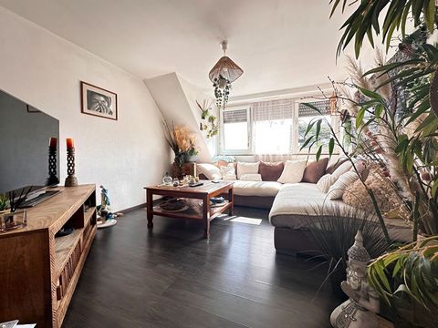 Ideal investor Your agency 4% Immobilier de Guebwiller, invites you to discover, this 2-room apartment with an area of 52m², located on the 3rd and last floor of a residence dating from the 80s. The apartment is through and has a hallway with storage...