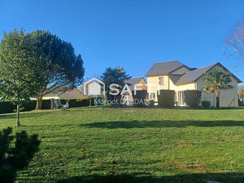 Idéalement située à 2.5km de Rignac, 25 minutes de Villefranche et 25 minutes de Rodez.