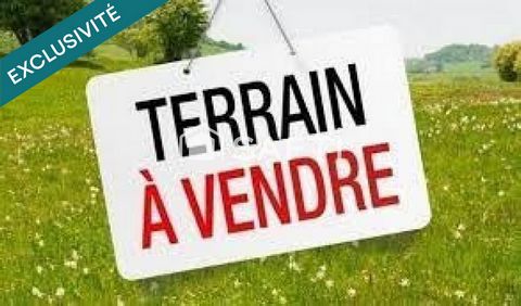 Dans charmant village tous commerces.Dossier complet